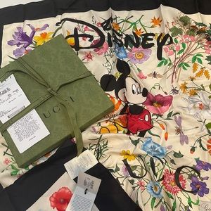 Gucci limited edition Flora Print silk scarf wrap
